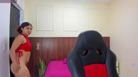 M E L I N A  online show from October 8, 2025, 7:44 pm