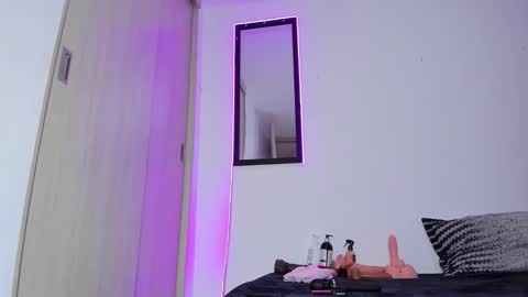 M E L I N A  online show from March 13, 2026, 9:21 pm