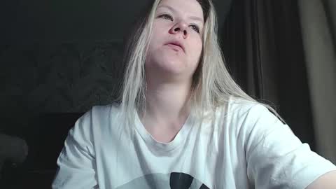 Melissa  Ray online show from December 10, 2024, 7:00 pm