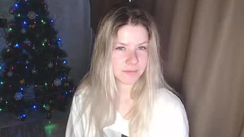 Melissa  Ray online show from December 11, 2024, 9:41 am