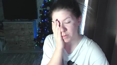 Melissa  Ray online show from December 12, 2024, 6:36 am