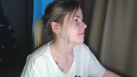 Melissa  Ray online show from December 18, 2024, 3:26 am