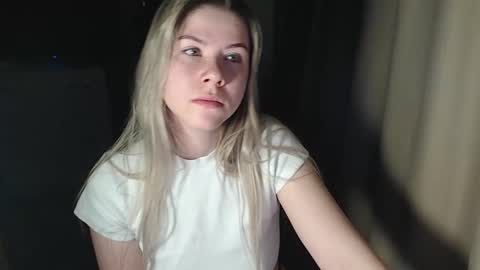 Melissa  Ray online show from December 19, 2024, 11:14 pm