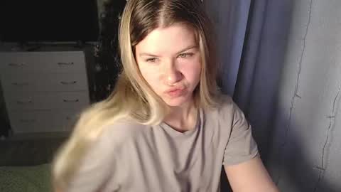Melissa  Ray online show from January 16, 2025, 8:22 am