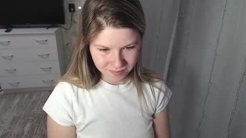 Melissa  Ray online show from February 7, 2025, 5:29 pm