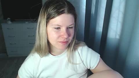 Melissa  Ray online show from February 10, 2025, 10:09 am