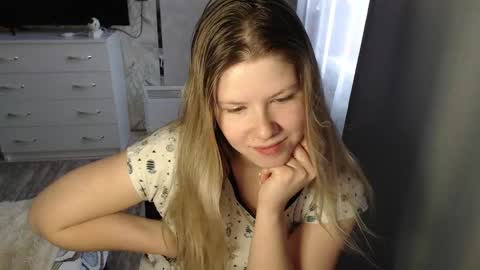 Melissa  Ray online show from February 19, 2025, 10:45 am