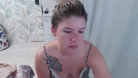 Snapshot of melissa__ray chatting on September 17, 2025, 2:35 am Melissa  Ray online show from September 17, 2025, 2:35 am