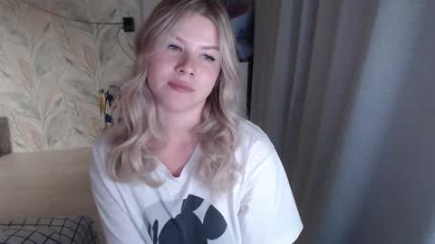 Snapshot of melissa__ray chatting on September 28, 2025, 5:40 pm Melissa  Ray online show from September 28, 2025, 5:40 pm