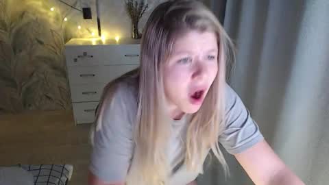 Snapshot of melissa__ray chatting on October 6, 2025, 6:05 pm Melissa  Ray online show from October 6, 2025, 6:05 pm