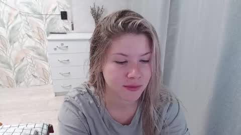 Snapshot of melissa__ray chatting on October 14, 2025, 5:47 pm Melissa  Ray online show from October 14, 2025, 5:47 pm