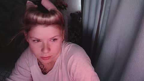 Snapshot of melissa__ray chatting on October 25, 2025, 2:30 am Melissa  Ray online show from October 25, 2025, 2:30 am