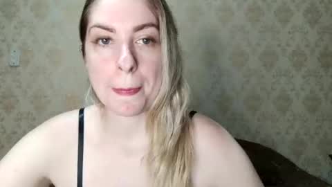 Snapshot of melissa_s2 chatting on April 1, 2026, 3:18 am Melissa online show from April 1, 2026, 3:18 am