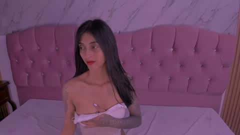Snapshot of melissa_white18 chatting on January 28, 2025, 11:17 pm Mely online show from January 28, 2025, 11:17 pm