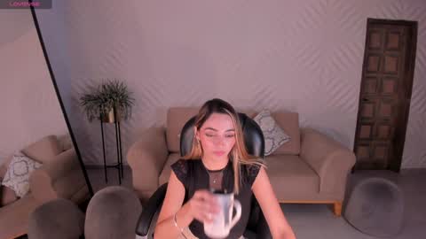 Snapshot of melissamoore_ chatting on January 15, 2025, 2:49 am Call me Meli online show from January 15, 2025, 2:49 am