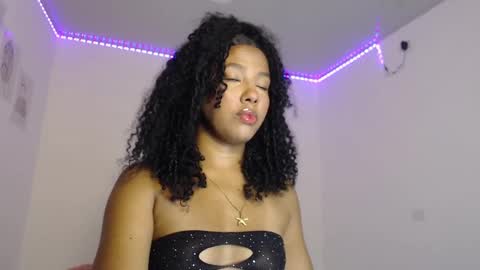 Snapshot of mell_rossi chatting on October 7, 2025, 7:49 am mell_rossi online show from October 7, 2025, 7:49 am