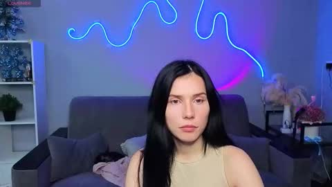 mellhyees online show from December 3, 2025, 6:17 pm