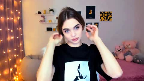 Tessa online show from December 24, 2024, 9:22 pm