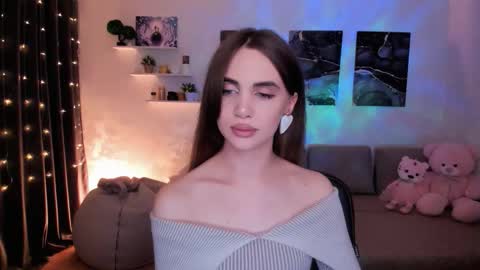 Tessa online show from October 18, 2025, 9:59 pm