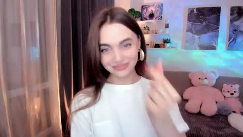 Tessa online show from March 4, 2026, 3:23 am