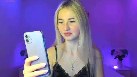 Mellina online show from February 9, 2025, 8:24 pm