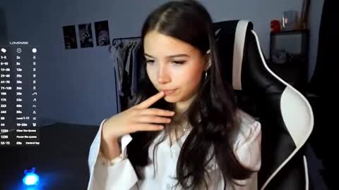 EVA online show from November 3, 2025, 7:26 pm