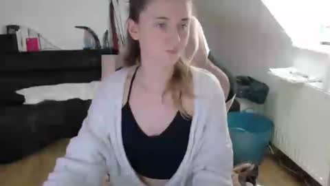 melly4you online show from June 15, 2026, 1:57 pm