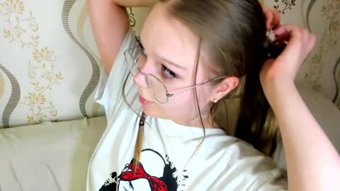 Snapshot of melmooon chatting on September 15, 2025, 7:14 pm MelMooon online show from September 15, 2025, 7:14 pm