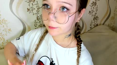 Snapshot of melmooon chatting on October 12, 2025, 5:34 pm MelMooon online show from October 12, 2025, 5:34 pm