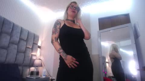 Snapshot of melo_deborah chatting on February 22, 2026, 8:18 pm Debora online show from February 22, 2026, 8:18 pm