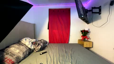 Snapshot of melo_twink chatting on September 17, 2025, 9:27 pm Melo online show from September 17, 2025, 9:27 pm