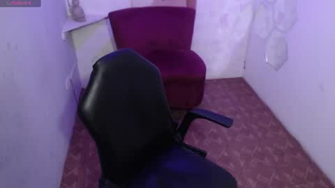 Snapshot of melodi_velasquez chatting on June 19, 2026, 4:28 am Melody online show from June 19, 2026, 4:28 am