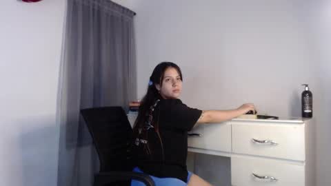 Snapshot of melody_bleir chatting on November 22, 2025, 3:49 am Melody online show from November 22, 2025, 3:49 am