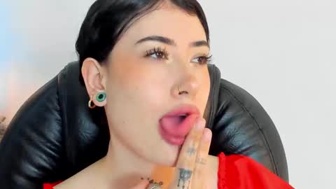 Snapshot of melody_suarez chatting on December 4, 2024, 8:40 pm MELODY online show from December 4, 2024, 8:40 pm