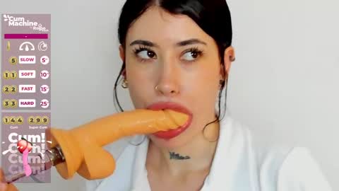 Snapshot of melody_suarez chatting on December 7, 2024, 1:03 am MELODY online show from December 7, 2024, 1:03 am