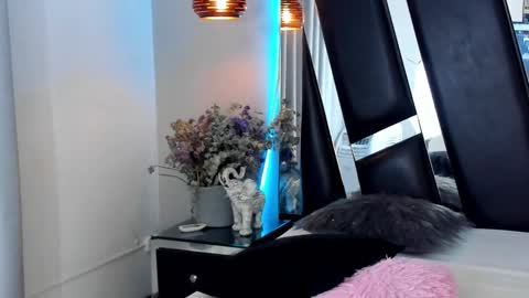 Snapshot of melody_suarez chatting on December 19, 2024, 8:23 pm MELODY online show from December 19, 2024, 8:23 pm