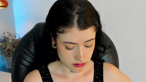 Snapshot of melody_suarez chatting on December 21, 2024, 12:53 am MELODY online show from December 21, 2024, 12:53 am