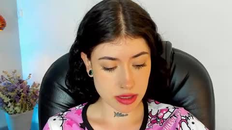 Snapshot of melody_suarez chatting on December 27, 2024, 10:59 pm MELODY online show from December 27, 2024, 10:59 pm