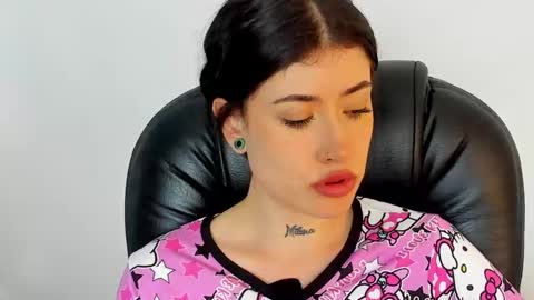 Snapshot of melody_suarez chatting on December 28, 2024, 2:22 am MELODY online show from December 28, 2024, 2:22 am