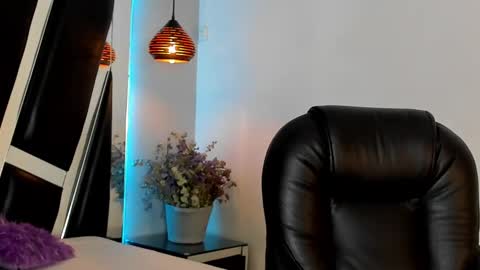 Snapshot of melody_suarez chatting on December 28, 2024, 10:55 pm MELODY online show from December 28, 2024, 10:55 pm