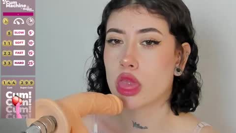 Snapshot of melody_suarez chatting on February 5, 2025, 7:53 pm MELODY online show from February 5, 2025, 7:53 pm