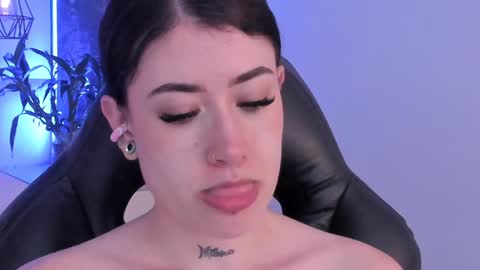 Snapshot of melody_suarez chatting on February 8, 2025, 2:15 am MELODY online show from February 8, 2025, 2:15 am