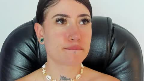 Snapshot of melody_suarez chatting on February 20, 2025, 1:57 am MELODY online show from February 20, 2025, 1:57 am