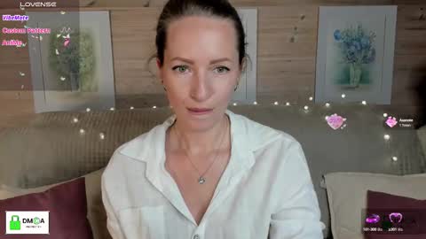 Snapshot of melodyys chatting on October 2, 2025, 4:03 pm Melody My schedule this week  Wednesday Thursday Sunday online show from October 2, 2025, 4:03 pm