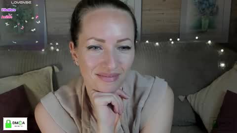 Snapshot of melodyys chatting on October 23, 2025, 2:27 pm Melody My schedule this week  Wednesday Thursday Sunday online show from October 23, 2025, 2:27 pm