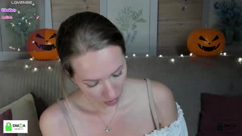 Snapshot of melodyys chatting on October 29, 2025, 5:04 pm Melody My schedule this week  Wednesday Thursday Sunday online show from October 29, 2025, 5:04 pm