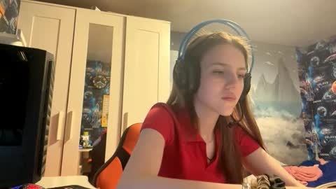 Hi Im Aria 18 years old online show from October 16, 2025, 12:39 pm