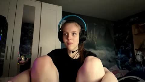 Hi Im Aria 18 years old online show from October 25, 2025, 12:13 pm