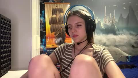 Hi Im Aria 18 years old online show from November 7, 2025, 2:17 pm