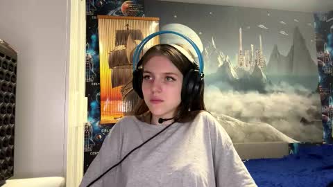 Hi Im Aria 18 years old online show from November 11, 2025, 12:16 pm